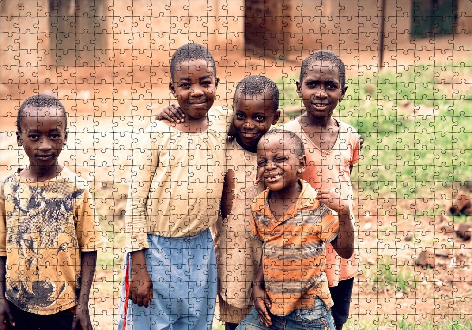 Yoksul Ama Mutlu Afrikalı Çocuklar Puzzle Yapboz MDF Ahşap 500 Parça 49 cm X 68 cm