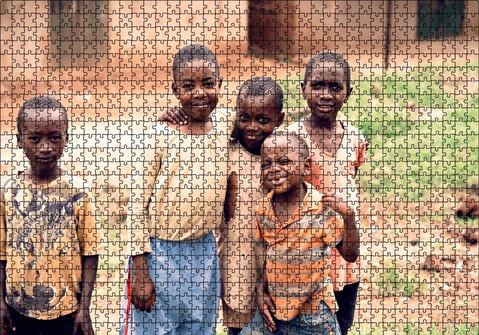 Yoksul Ama Mutlu Afrikalı Çocuklar Puzzle Yapboz MDF Ahşap 1000 Parça 49 cm X 68 cm