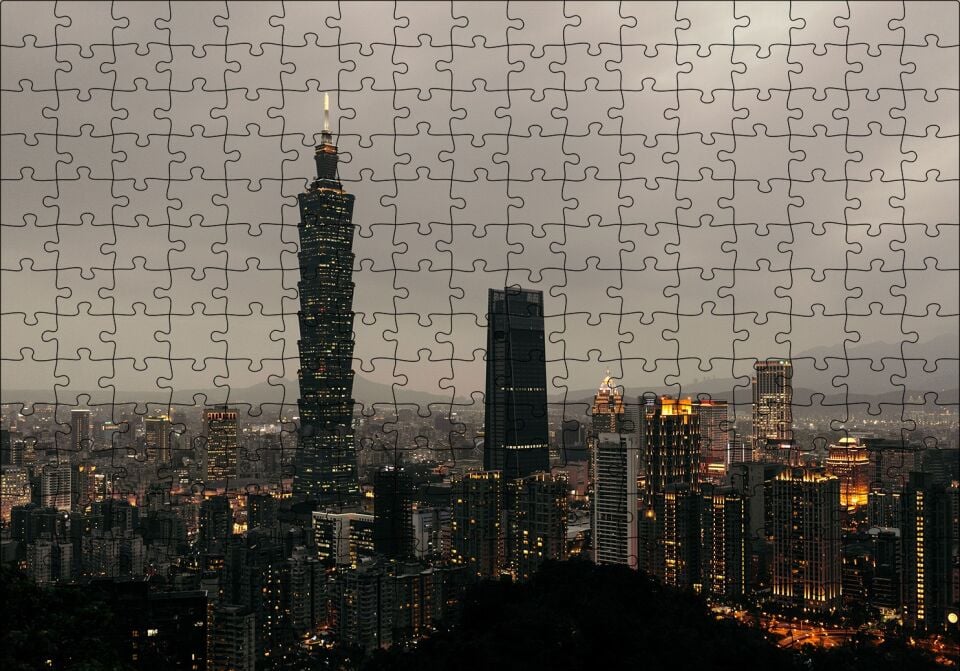 Akşamüzeri Şehir Işıkları ve Gökdelenler Puzzle Yapboz MDF Ahşap 255 Parça 34 cm X 49 cm