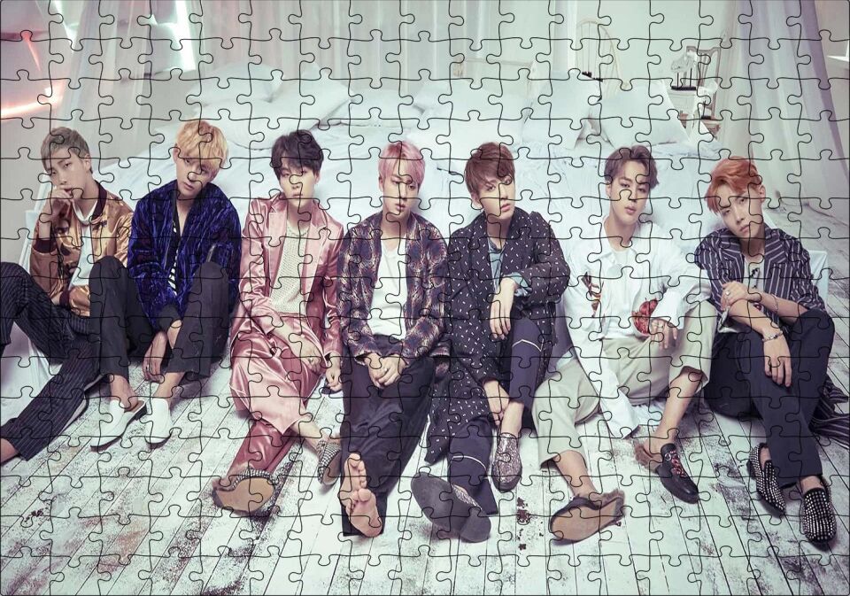 BTS Koreli Gençler Yatak Odası Konsepti Puzzle Yapboz MDF Ahşap 255 Parça 34 cm X 49 cm