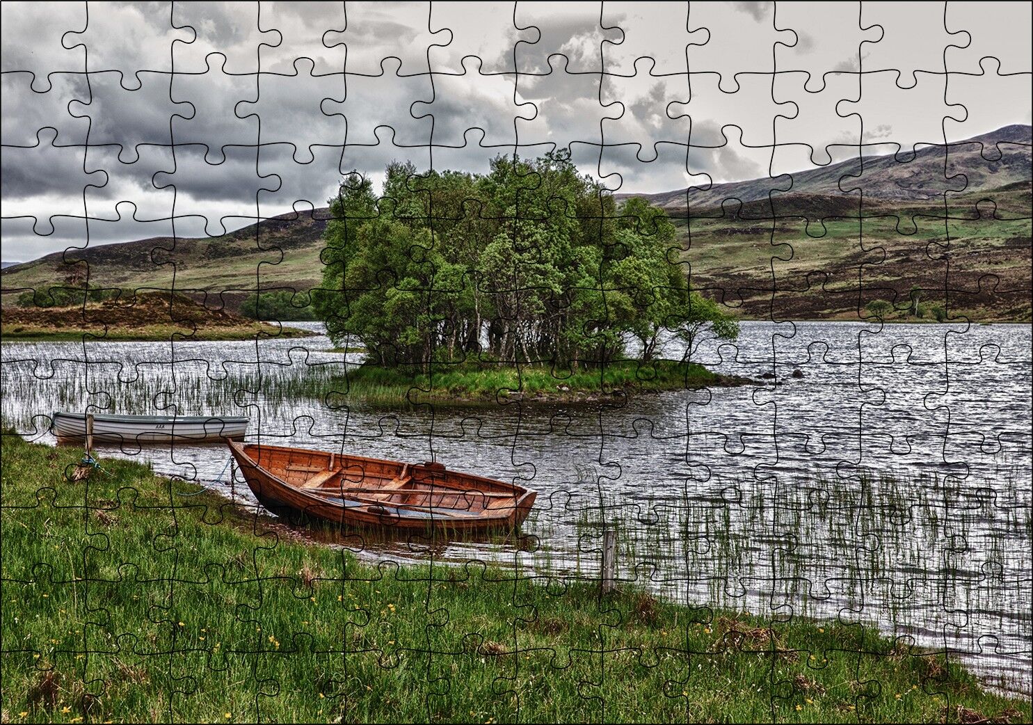 Gölde Sandallar Tepeler ve Bulutlu Gökler Puzzle Yapboz MDF Ahşap