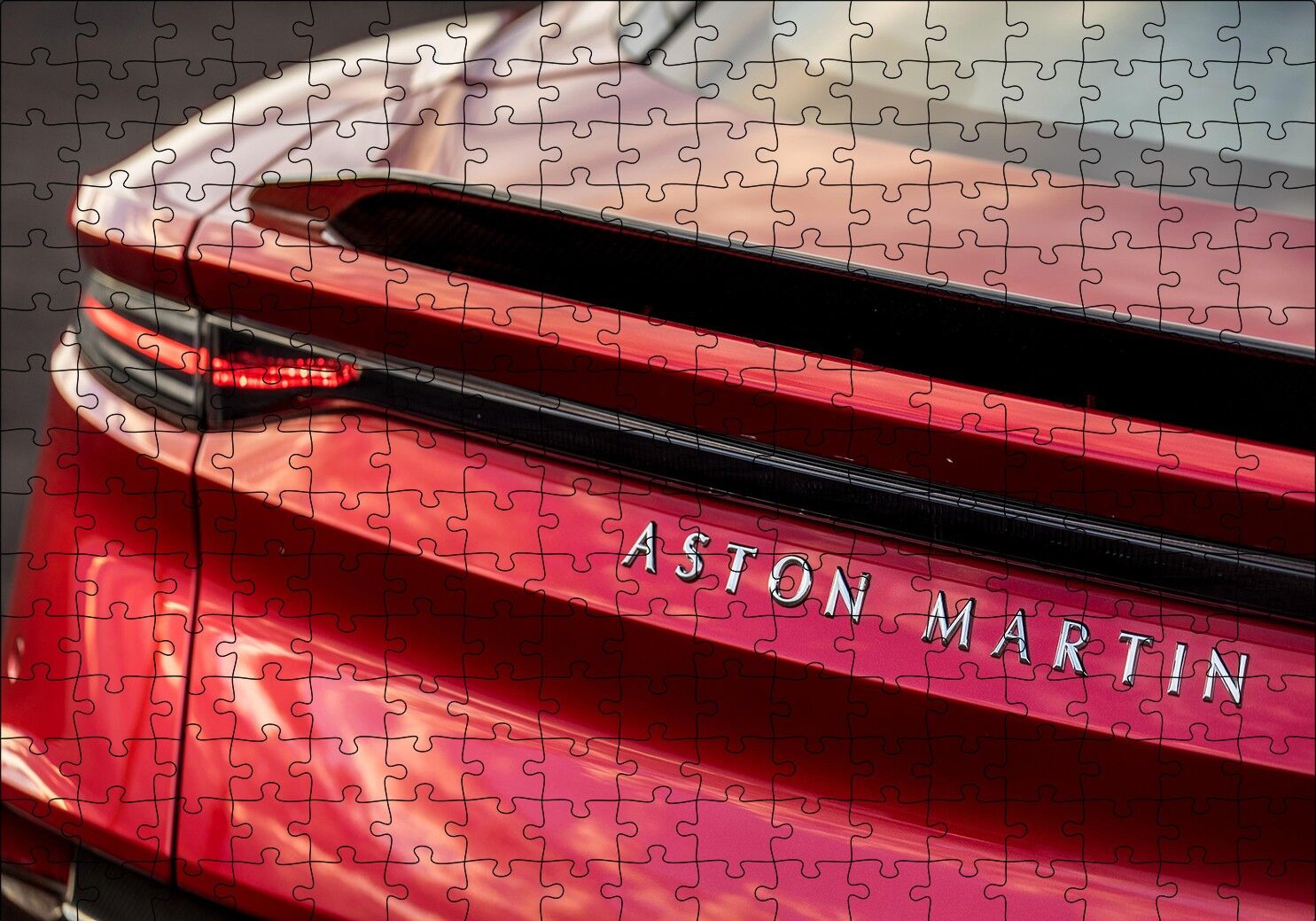 Aston Martin Superleggera Volante Arka Görünüş Puzzle Yapboz MDF Ahşap 255 Parça 34 cm X 49 cm