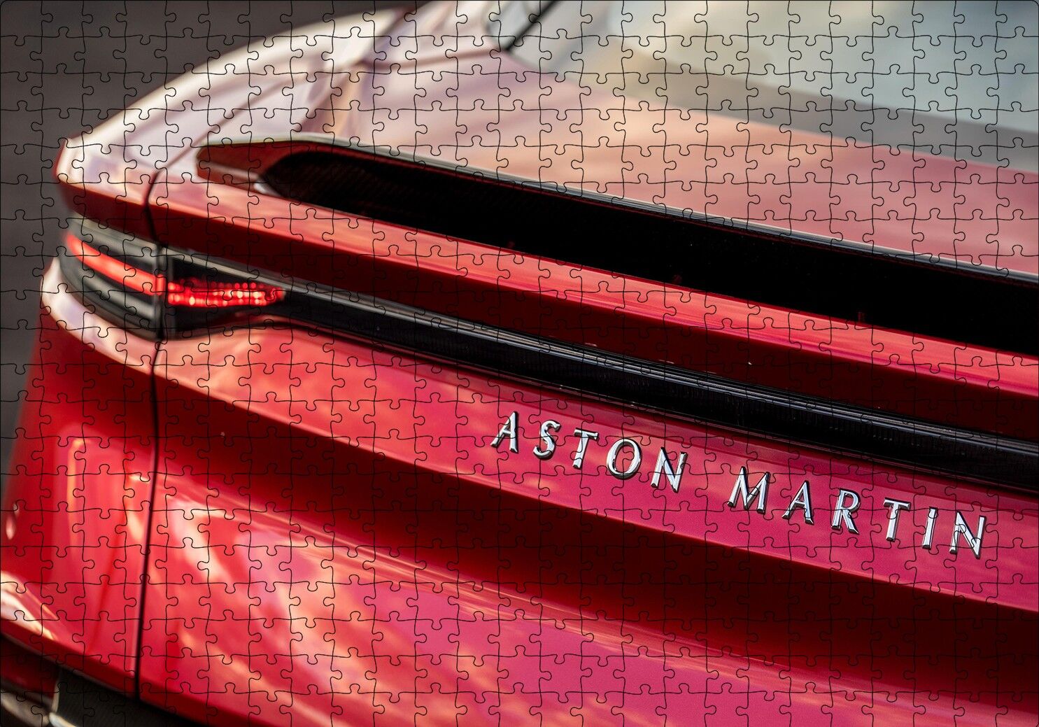 Aston Martin Superleggera Volante Arka Görünüş Puzzle Yapboz MDF Ahşap 500 Parça 49 cm X 68 cm