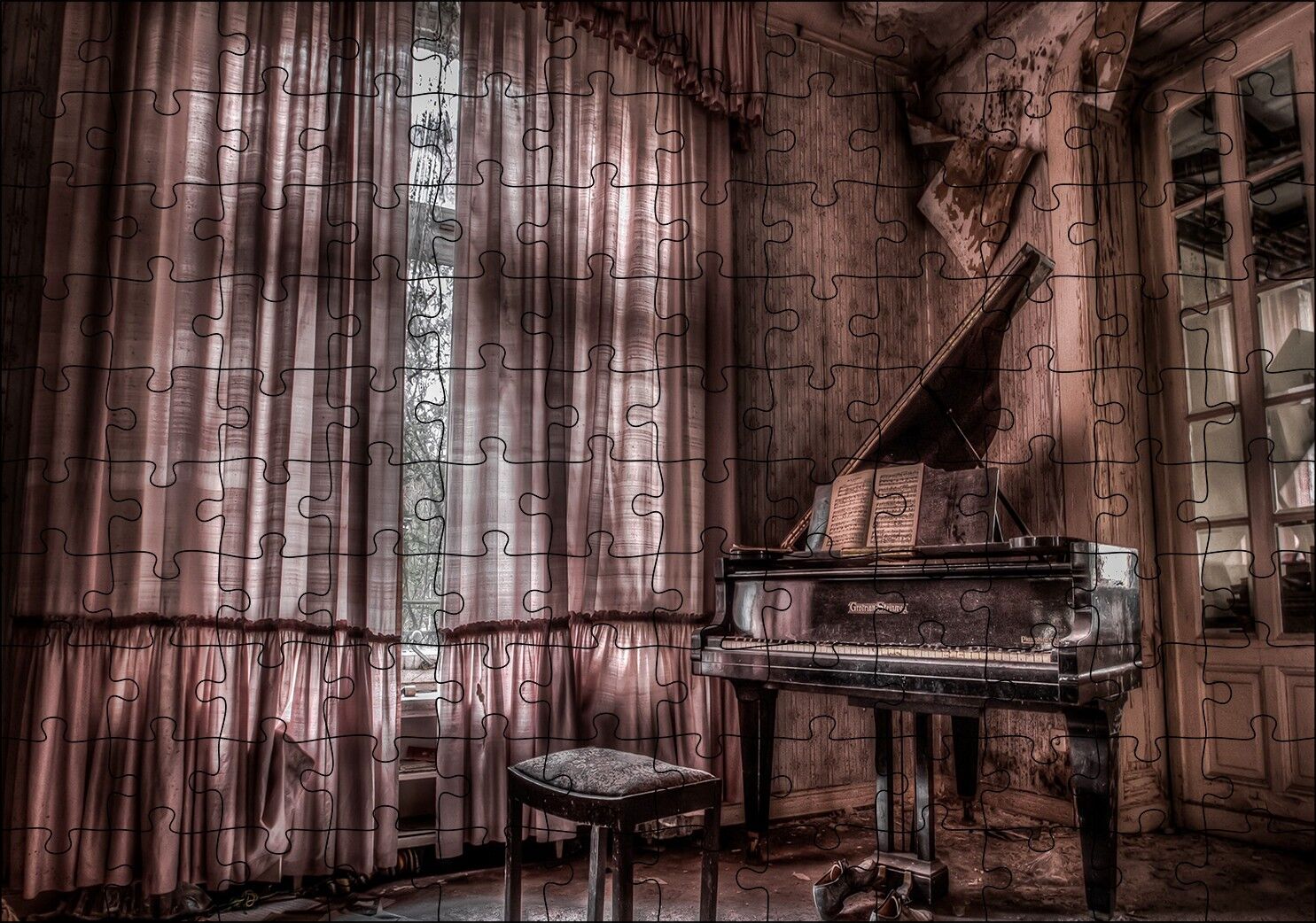 Eski Piyano ve Kapalı Perdeler Puzzle Yapboz MDF Ahşap