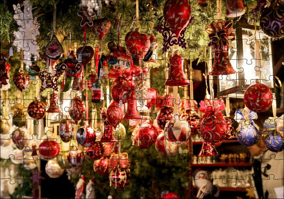 Yılbaşı Ağacından Sarkan Süsler ve Fenerler Puzzle Yapboz MDF Ahşap