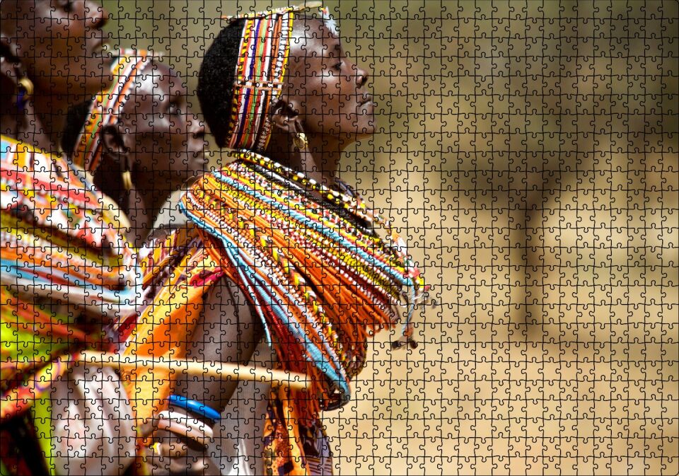 Rengarenk Yerel Giysileriyle Afrikalı Kadınlar Puzzle Yapboz MDF Ahşap 1000 Parça 49 cm X 68 cm