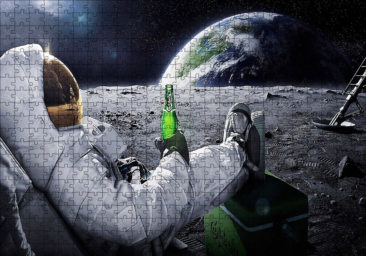 Ayda Dünyaya Karşı Bira İçen Astronot Puzzle Yapboz MDF Ahşap 500 Parça 49 cm X 68 cm