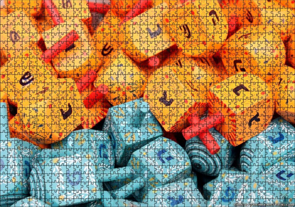 Renkli ve Harfli Minik Topaçlar Puzzle Yapboz MDF Ahşap 1000 Parça 49 cm X 68 cm