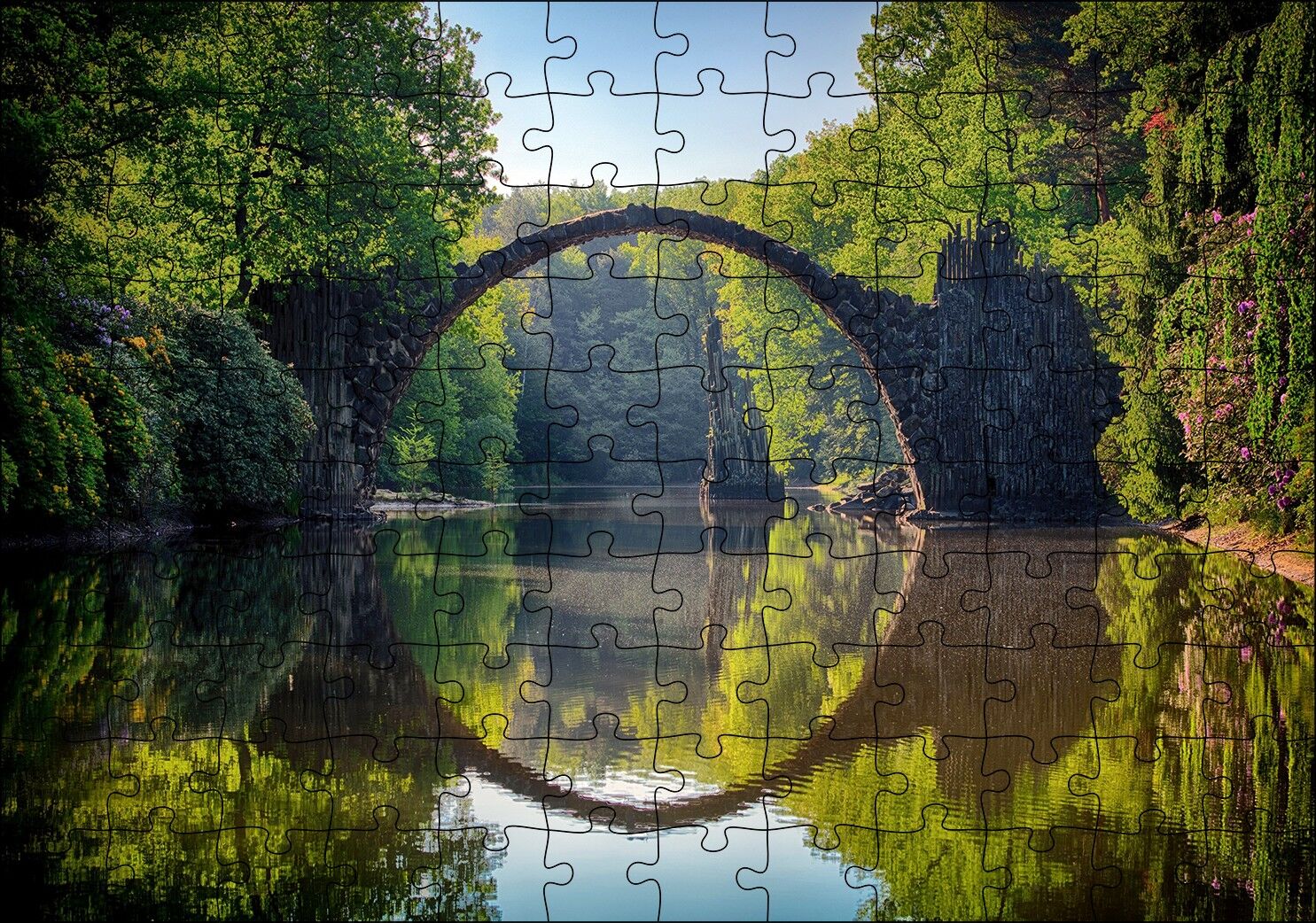 Ormandaki Kavisli Köprü ve Sudaki Aksi Puzzle Yapboz MDF Ahşap