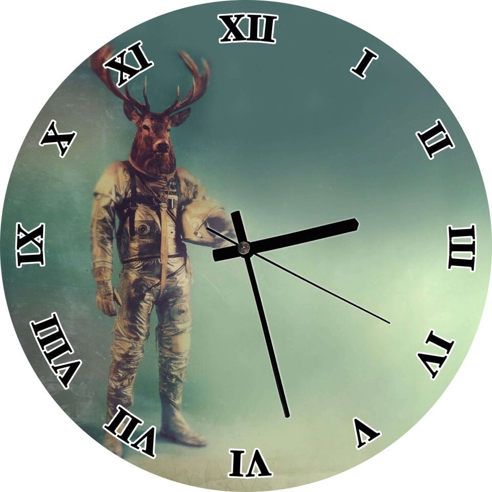 Ren Geyik Başlıklı Astronot Mdf Ahşap Duvar Saati