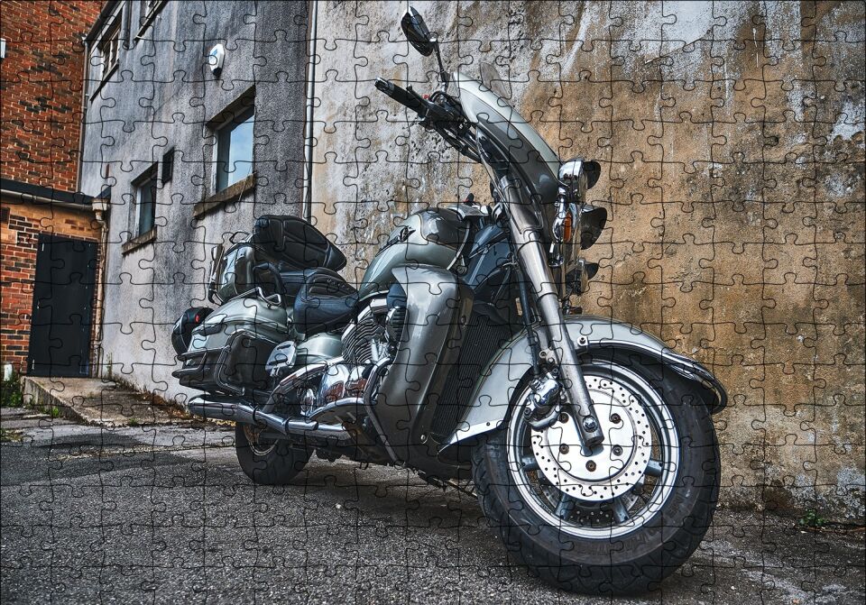 Eski Binalar ve Harley Davidson Puzzle Yapboz MDF Ahşap 255 Parça 34 cm X 49 cm