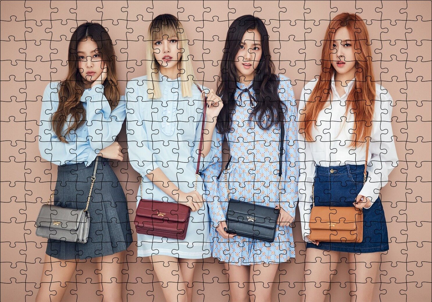 Black Pink Kore Pop Hanım Hanımcık Puzzle Yapboz MDF Ahşap 255 Parça 34 cm X 49 cm