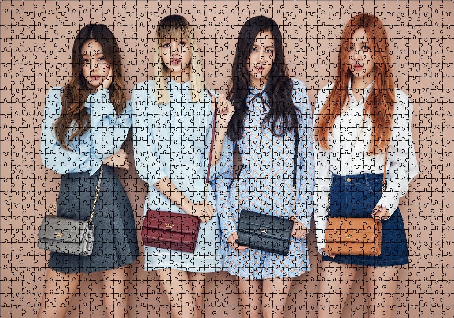 Black Pink Kore Pop Hanım Hanımcık Puzzle Yapboz MDF Ahşap 1000 Parça 49 cm X 68 cm