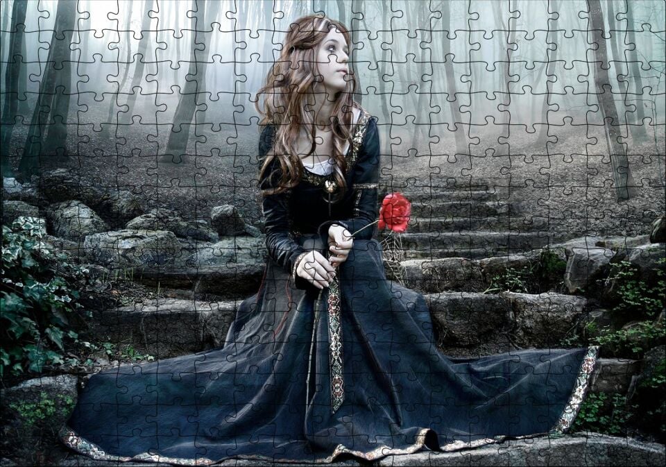 Ormanda Hüzünlü Güzel Kadın Puzzle Yapboz MDF Ahşap 255 Parça 34 cm X 49 cm