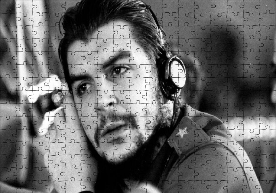Che Guevara Kulaklıklı Puzzle Yapboz MDF Ahşap 255 Parça 34 cm X 49 cm
