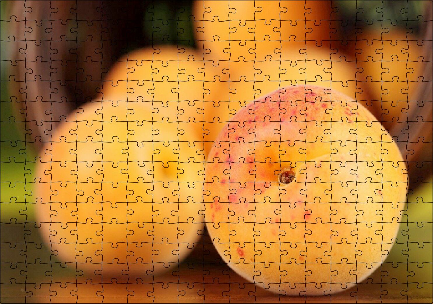 Sepetten Dökülen Taze Kayısılar Yakın Çekim Puzzle Yapboz MDF Ahşap 255 Parça 34 cm X 49 cm