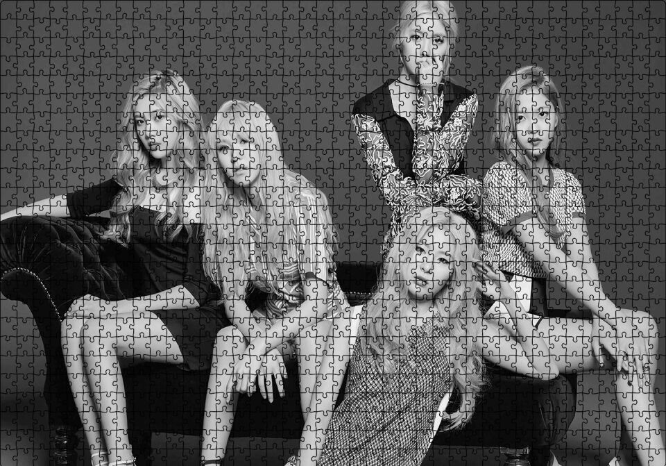 Black Pink Kore Pop Siyah Beyaz Puzzle Yapboz MDF Ahşap 1000 Parça 49 cm X 68 cm