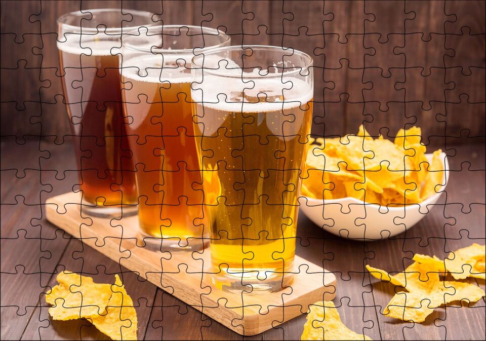 Üç Büyük Bardak Bira ve Cipsler Puzzle Yapboz MDF Ahşap 120 Parça 24 cm X 34 cm