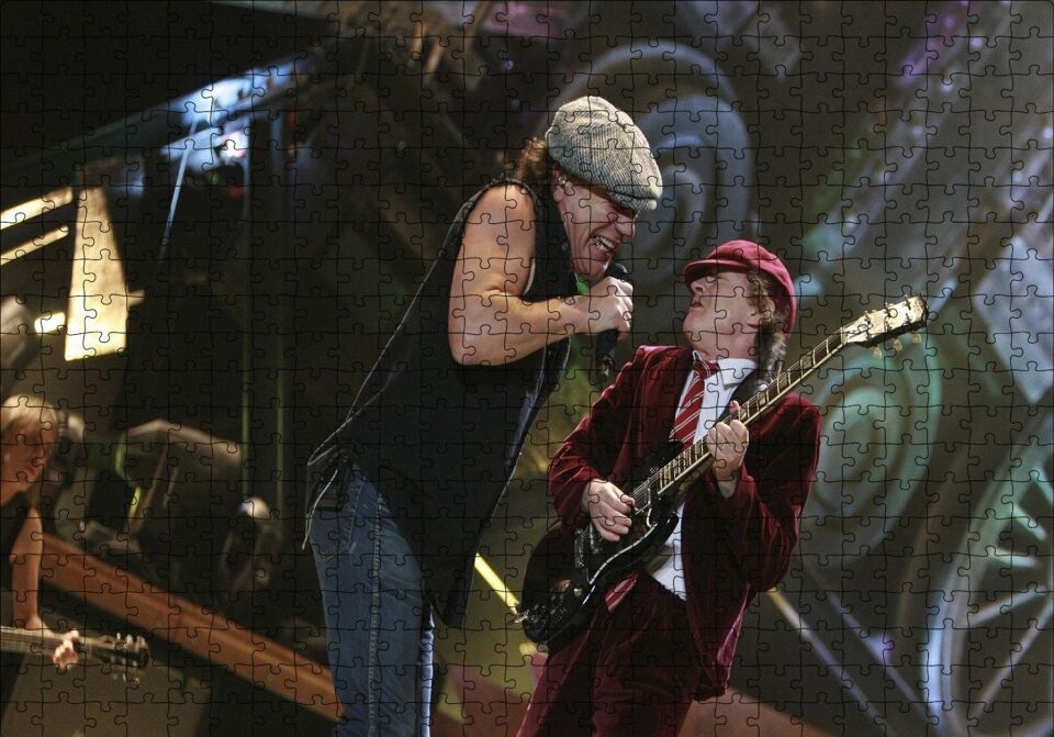 ACDC Angus ve Malcolm Young Sahnede Puzzle Yapboz MDF Ahşap 500 Parça 49 cm X 68 cm