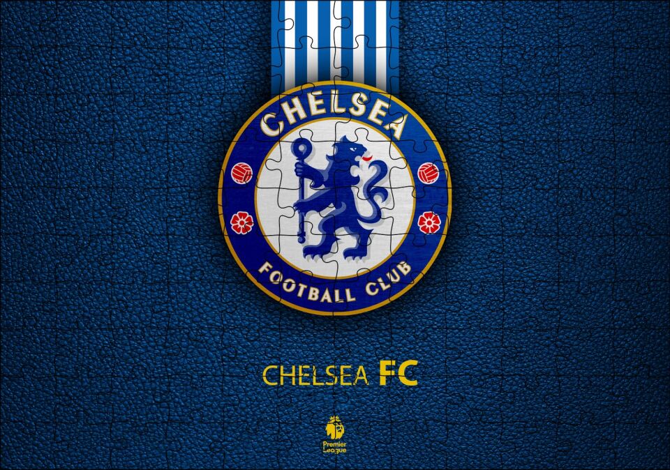 Siyah Deri Doku Üzerinde Chelsea Logosu Puzzle Yapboz MDF Ahşap 120 Parça 24 cm X 34 cm
