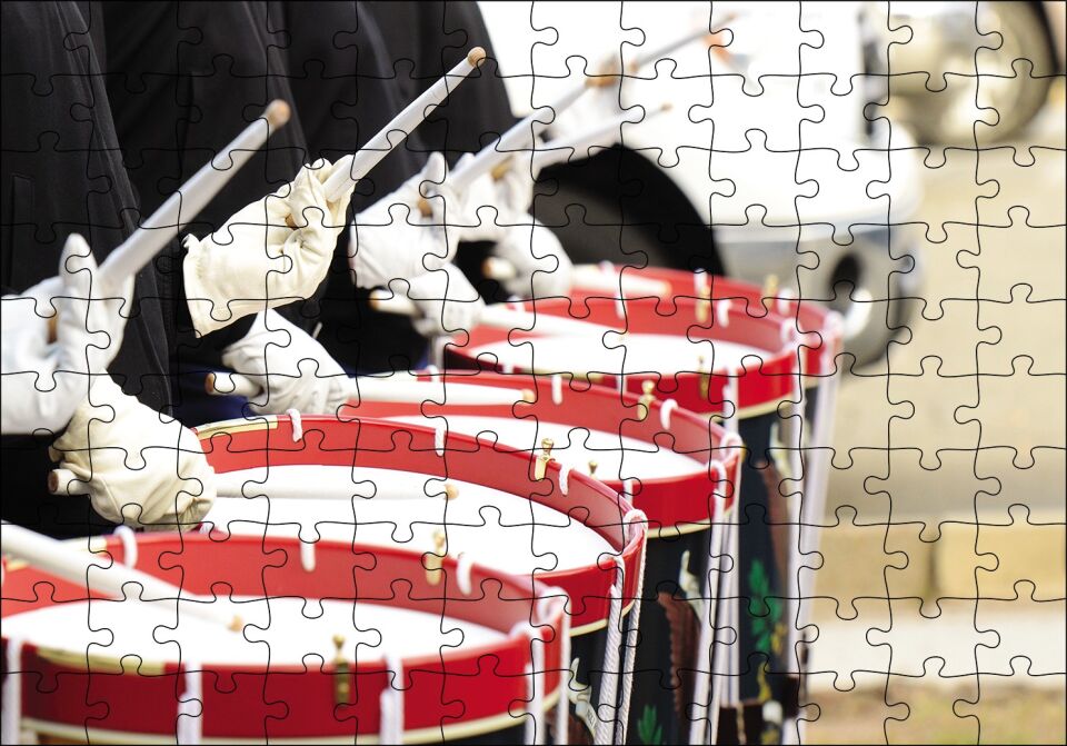 Trampetler Kırmızı Puzzle Yapboz MDF Ahşap