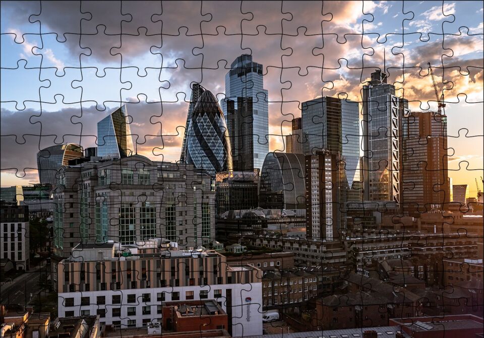 Günbatımı Bulutlu Gökler ve Şehir Puzzle Yapboz MDF Ahşap 120 Parça 24 cm X 34 cm