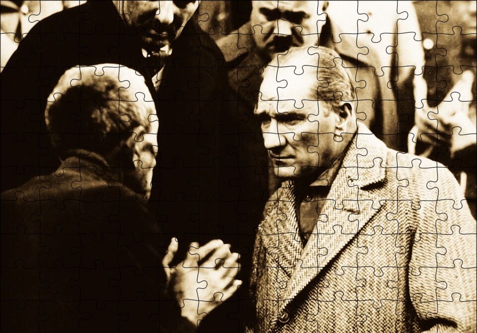Atatürk Dinlerken Puzzle Yapboz MDF Ahşap
