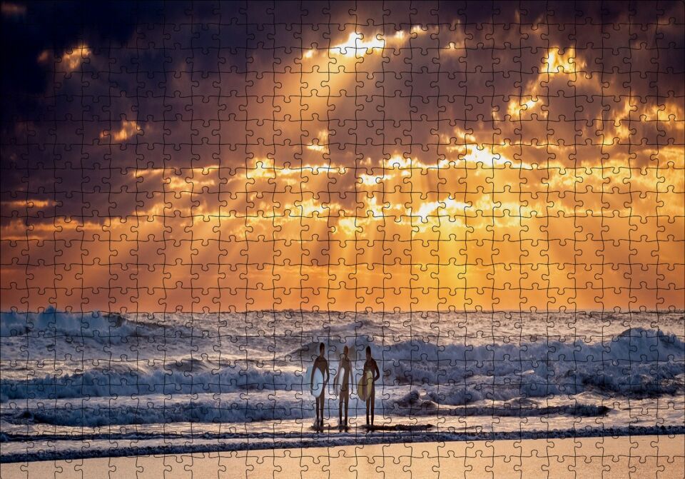Günbatımında Okyanus ve Sahilde Sörfçüler Puzzle Yapboz MDF Ahşap 500 Parça 49 cm X 68 cm