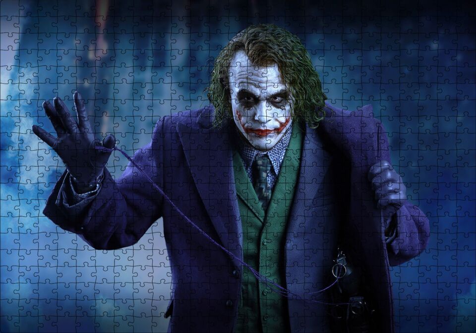 Heath Ledger Joker Ceket Aksesuarı Pimi Görseli Puzzle Yapboz MDF Ahşap 500 Parça 49 cm X 68 cm