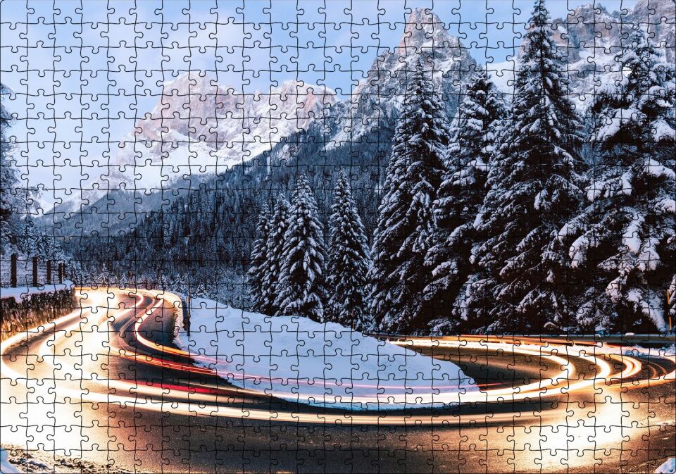 Karlı Orman İçindeki Yol Uzun Pozlama Çekim Puzzle Yapboz MDF Ahşap 500 Parça 49 cm X 68 cm