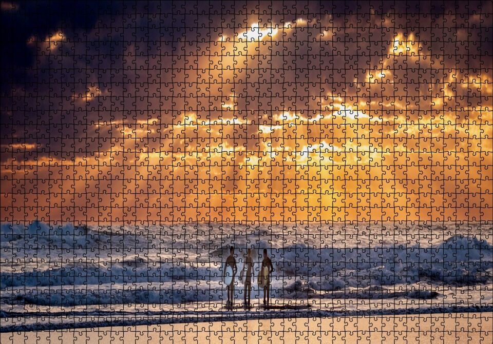 Günbatımında Okyanus ve Sahilde Sörfçüler Puzzle Yapboz MDF Ahşap 1000 Parça 49 cm X 68 cm