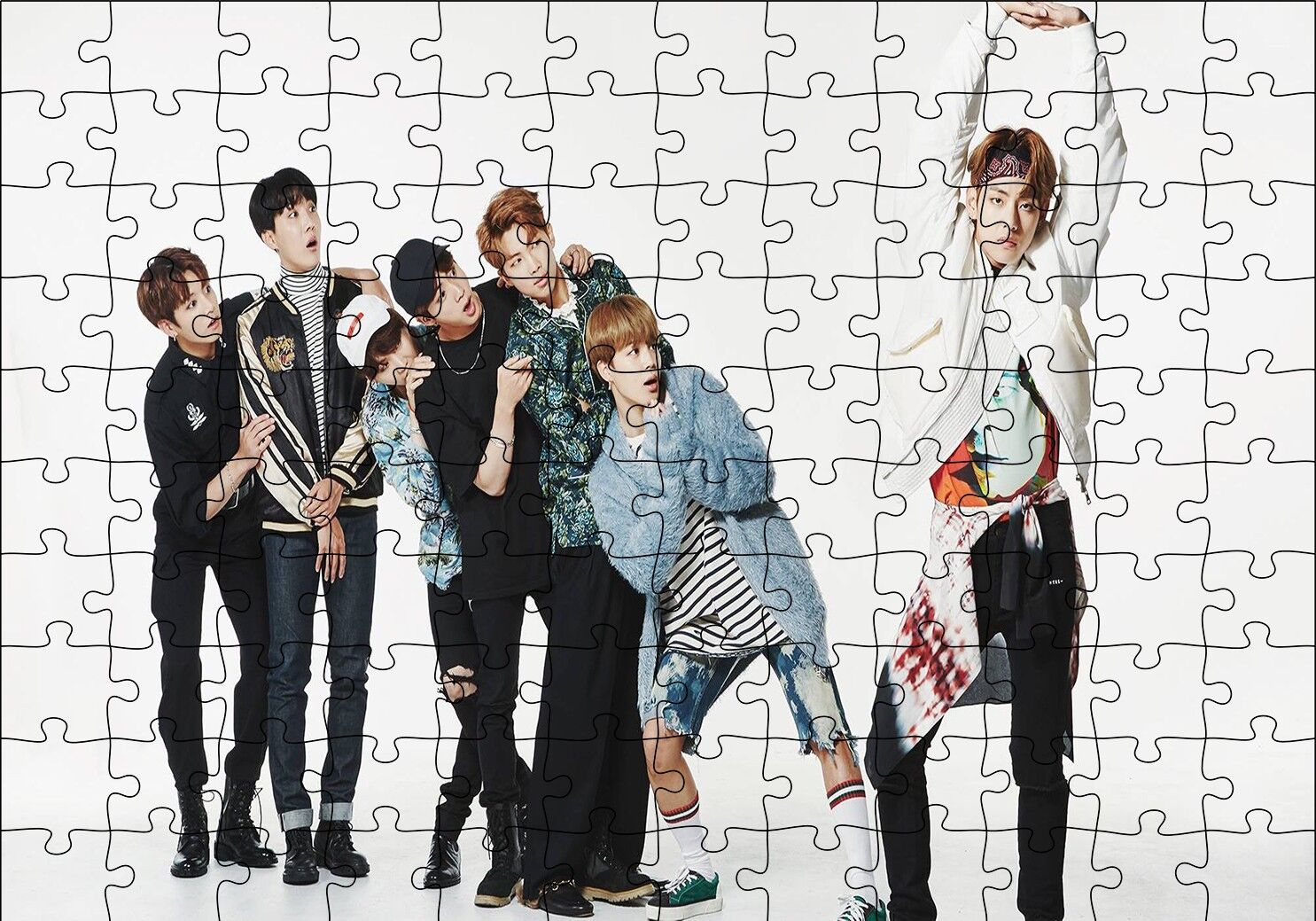 BTS Kore Pop Grup Üyesine Şaşırıyorlar Puzzle Yapboz MDF Ahşap 120 Parça 24 cm X 34 cm
