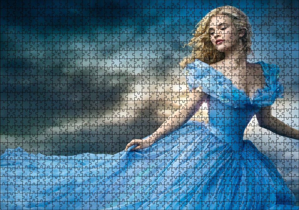 Külkedisi Elbiseli Kadın Ve Bulutlar Görseli Puzzle Yapboz MDF Ahşap 1000 Parça 49 cm X 68 cm