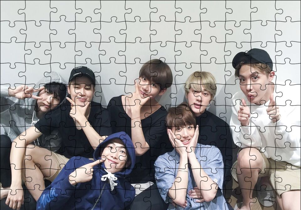 BTS Kore Pop Gülümseyen Yüzler Puzzle Yapboz MDF Ahşap 120 Parça 24 cm X 34 cm