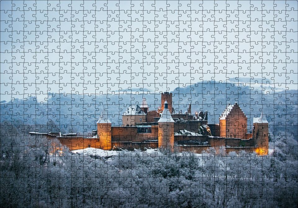 Lüksemburg Bourscheid Kalesi ve Karlı Tepeler Puzzle Yapboz MDF Ahşap 500 Parça 49 cm X 68 cm