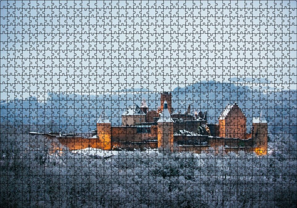 Lüksemburg Bourscheid Kalesi ve Karlı Tepeler Puzzle Yapboz MDF Ahşap 1000 Parça 49 cm X 68 cm