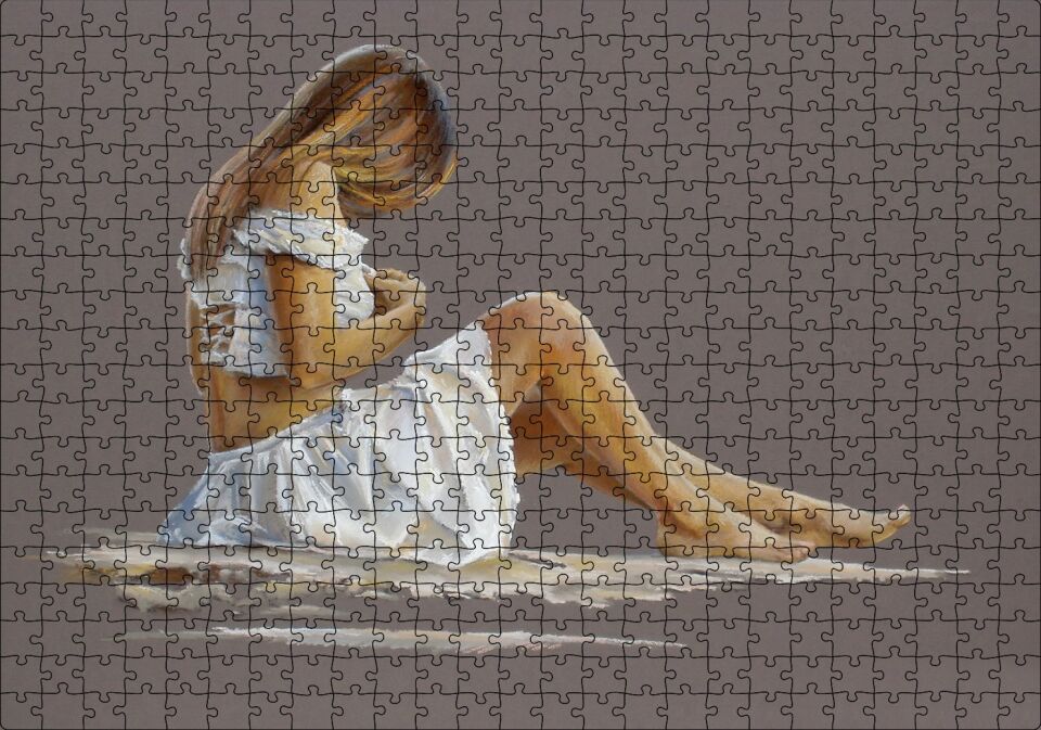 Beyaz Elbiseli Dekolteli Sarışın Kadın Puzzle Yapboz MDF Ahşap 500 Parça 49 cm X 68 cm