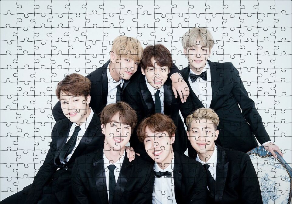 BTS Kore Pop Siyah Takım Elbiseli Puzzle Yapboz MDF Ahşap 255 Parça 34 cm X 49 cm