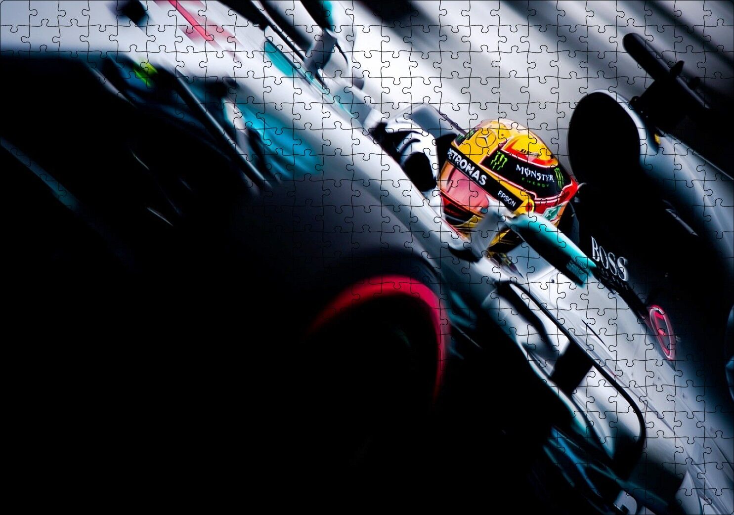 Lewis Hamilton Mersedes İle Formula 1 Görseli Puzzle Yapboz MDF Ahşap 500 Parça 49 cm X 68 cm