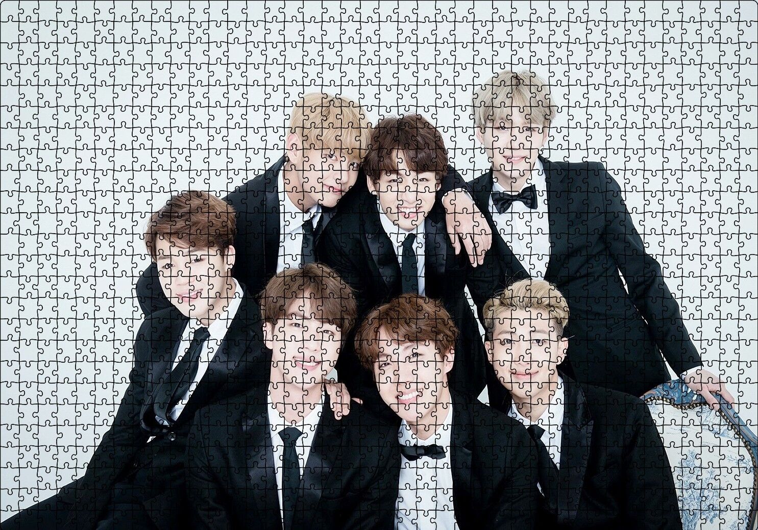 BTS Kore Pop Siyah Takım Elbiseli Puzzle Yapboz MDF Ahşap 1000 Parça 49 cm X 68 cm