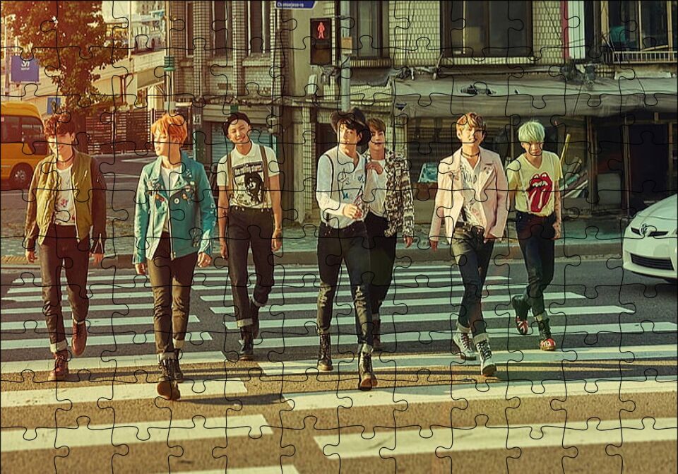 BTS Kore Pop Yaya Geçidinde Puzzle Yapboz MDF Ahşap 120 Parça 24 cm X 34 cm