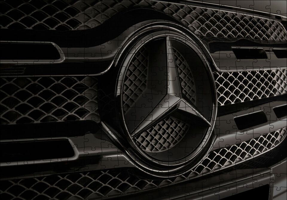 Mercedes Benz Logo Karanlık Mod Puzzle Yapboz MDF Ahşap 255 Parça 34 cm X 49 cm