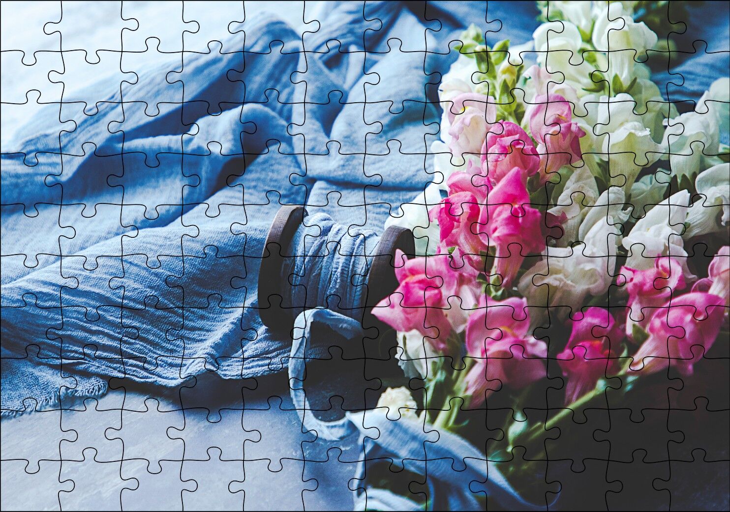 Pembe Beyaz Çiçekli Buket ve Mavi Kumaş Puzzle Yapboz MDF Ahşap
