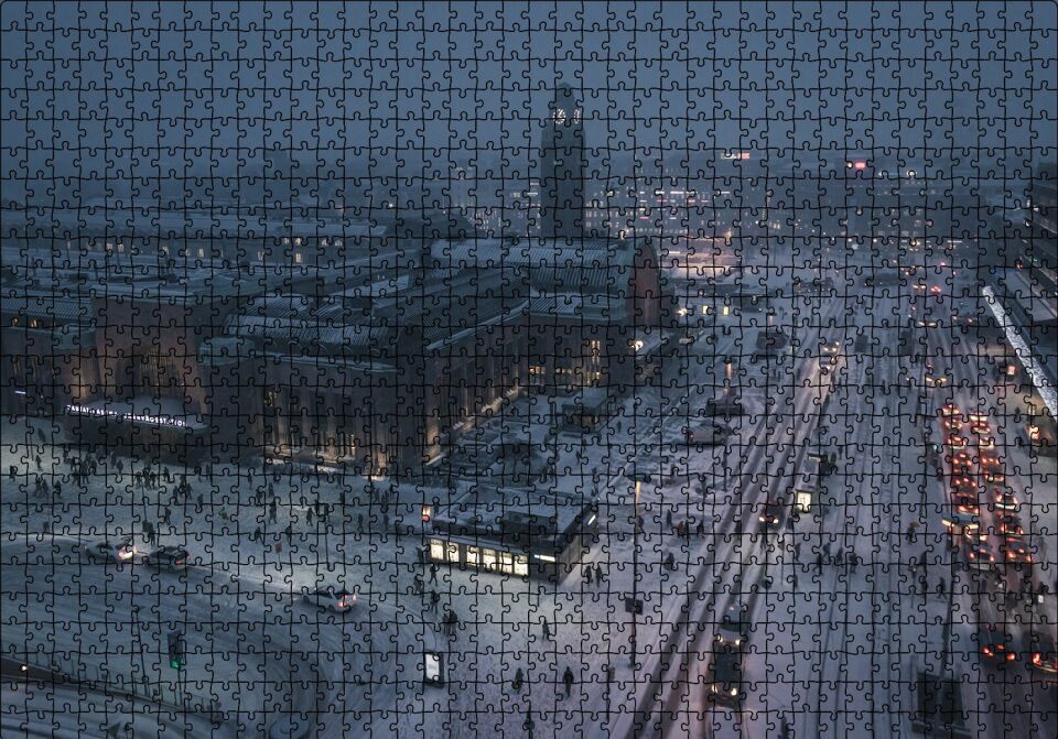 Karla Kaplı Caddeler ve Tren İstasyonu Puzzle Yapboz MDF Ahşap 1000 Parça 49 cm X 68 cm