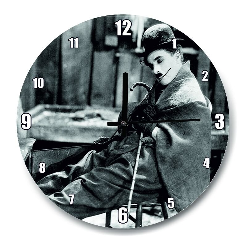 Charlie Chaplin Ayakları Soba İçinde Uyuyor  Mdf Ahşap Duvar Saati 50 cm Çap
