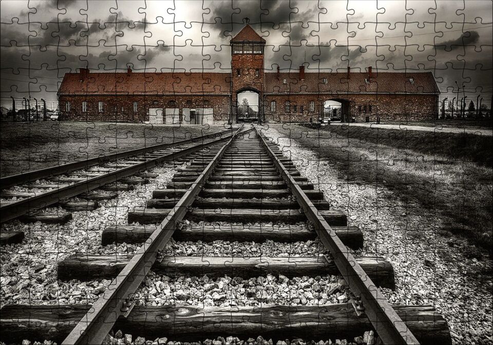 Tren Rayları ve Tarihi Bina Puzzle Yapboz MDF Ahşap 255 Parça 34 cm X 49 cm