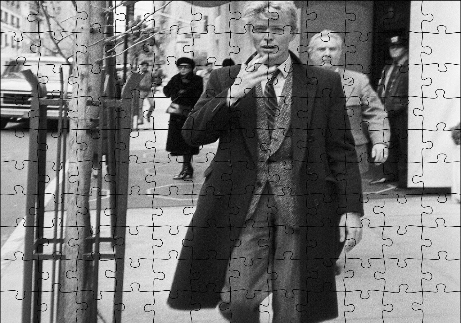 David Bowie Sigara İçiyor Siyah Beyaz Puzzle Yapboz MDF Ahşap 120 Parça 24 cm X 34 cm
