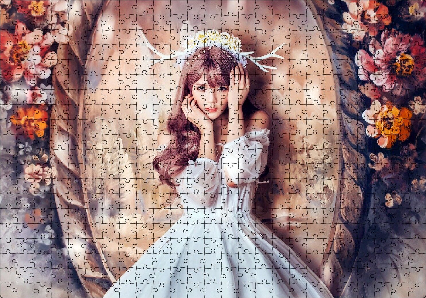 Ayna ve Çiçekler Önünde Beyaz Elbiseli Geyik Boynuzlu Kız Puzzle Yapboz MDF Ahşap 500 Parça 49 cm X 68 cm