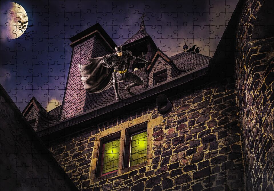 Kilise Çatısında Yarasa Adam Puzzle Yapboz MDF Ahşap 255 Parça 34 cm X 49 cm