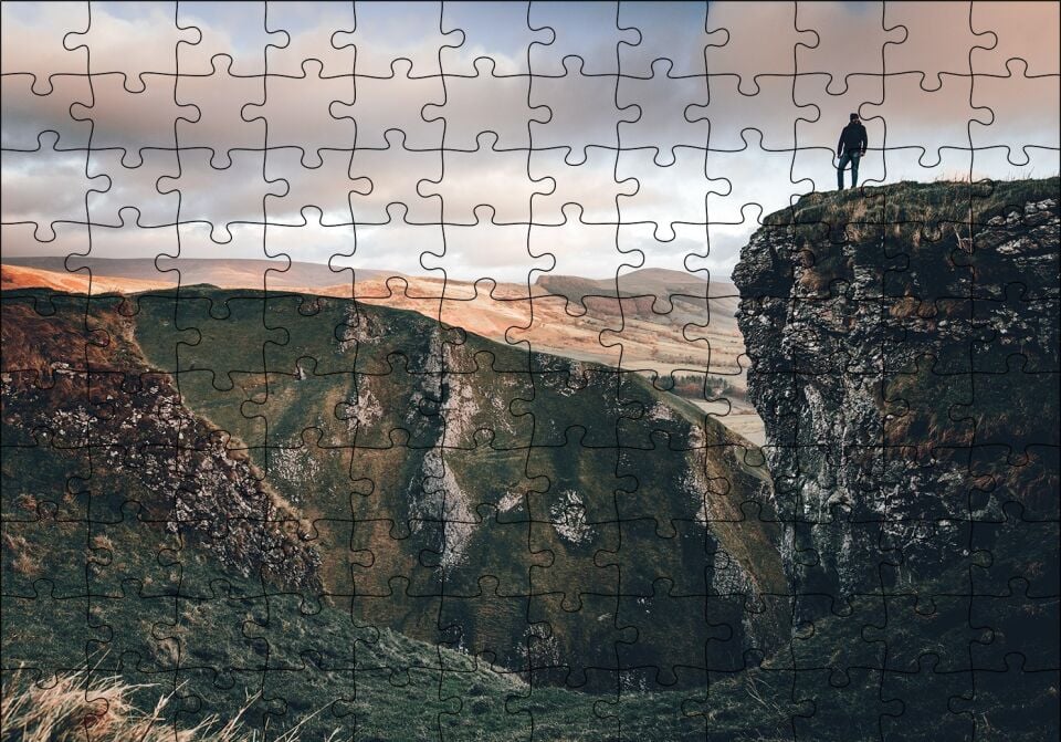 Kayalıklardaki Yalnız Adam Puzzle Yapboz MDF Ahşap 120 Parça 24 cm X 34 cm